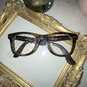 Original bulky RayBan Wayfarers in Tortoise
